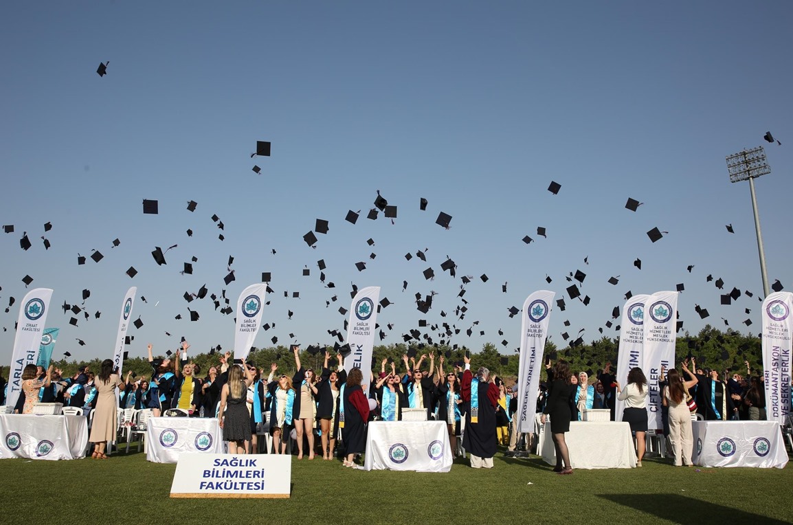 Üniversitemizde Mezuniyet Heyecanı Yaşandı