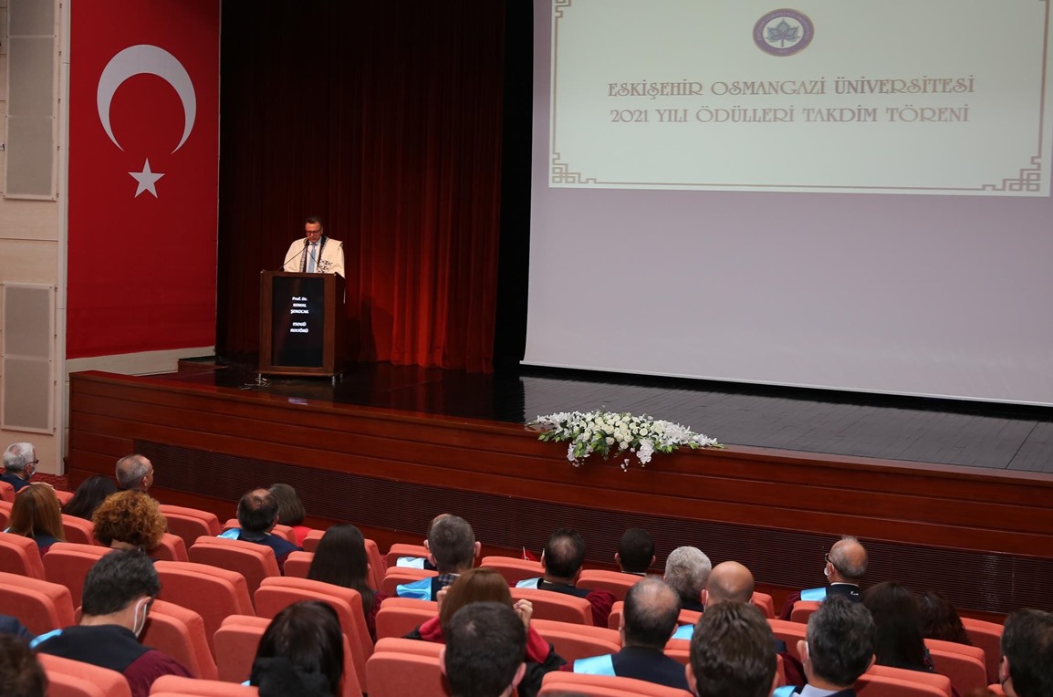 ESOGÜ 2021 Yılı Ödülleri Sahiplerini Buldu