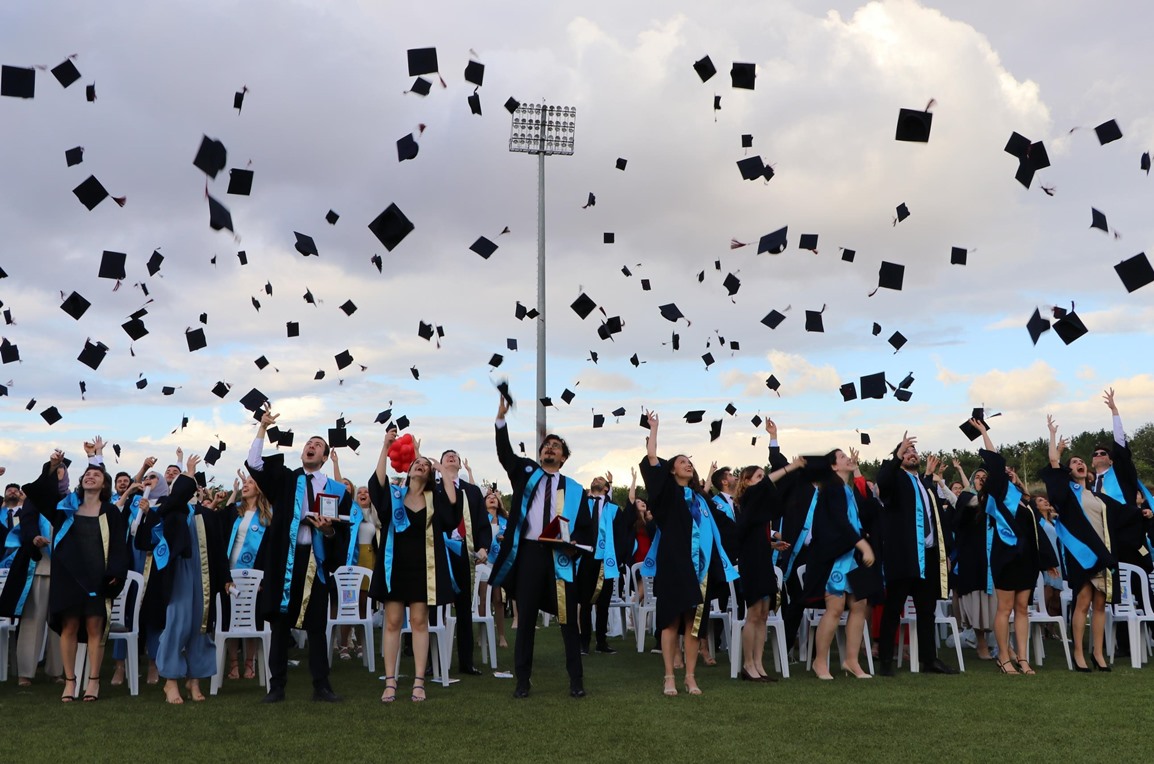 Üniversitemiz Tıp Fakültesi 2022 Mezunlarını Verdi