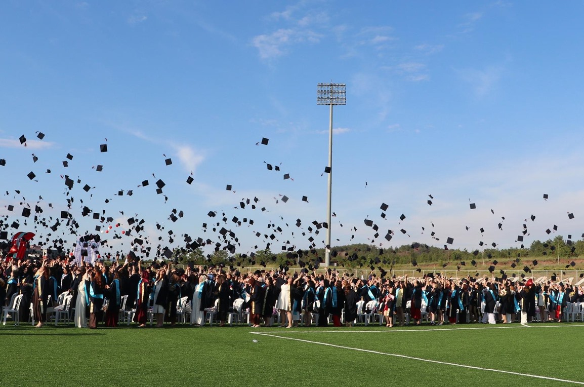 Üniversitemizde Mezuniyet Coşkusu Yaşandı