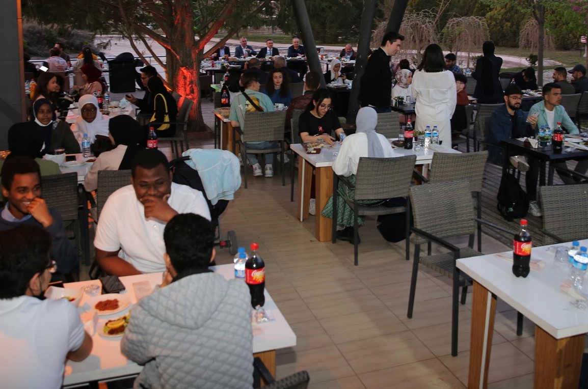 TÖMER'den Yabancı Uyruklu Öğrencilere İftar