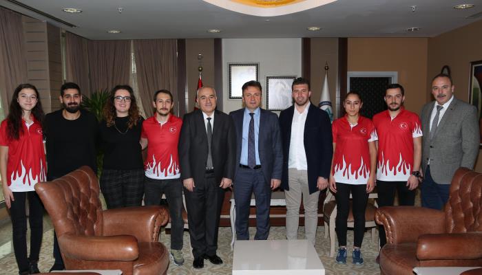 Dart Milli Takımından Üniversitemiz Rektörü Prof. Dr. Kemal Şenocak'a Ziyaret