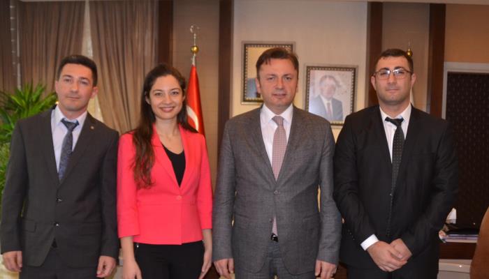 Üniversitemiz Rektörü Prof. Dr. Kemal Şenocak, Fen Edebiyat Fakültesi'nden Genç Akademisyenleri Makamında Kabul Etti