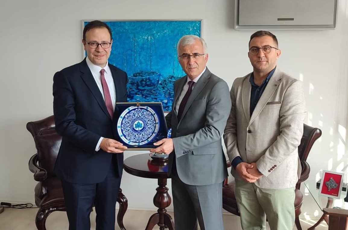 Rektör Prof. Dr. Kamil Çolak Kosova’da Temaslarda Bulundu
