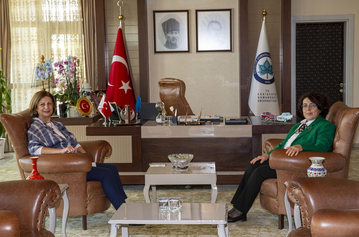 Eskişehir Büyükşehir Belediye Başkanı Ayşe Ünlüce’den Rektör Prof. Dr. Emine Gümüşsoy’a Ziyaret