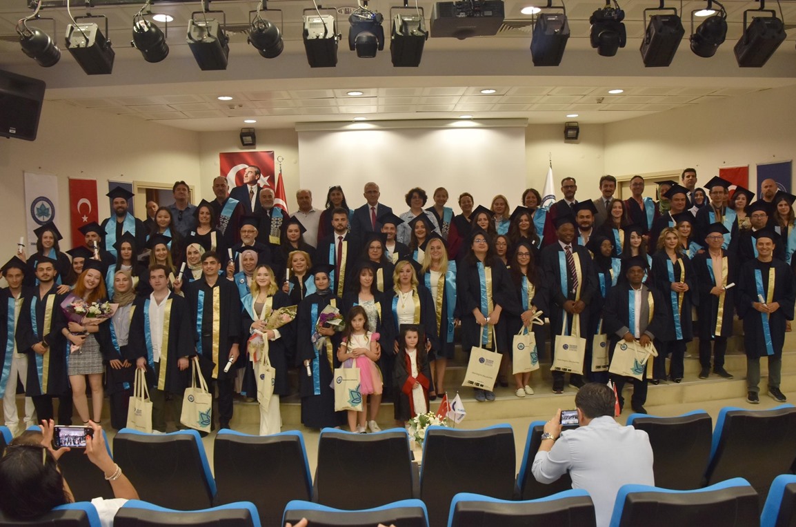 Sosyal Bilimler Enstitüsü'nde Mezuniyet Heyecanı