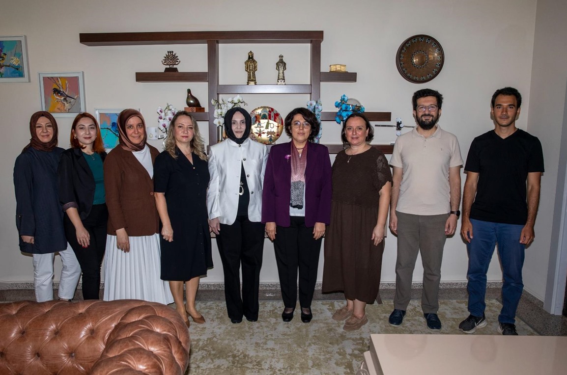 Kadın ve Demokrasi Derneği'nden Rektör Prof. Dr. Emine Gümüşsoy'a Hayırlı Olsun Ziyareti